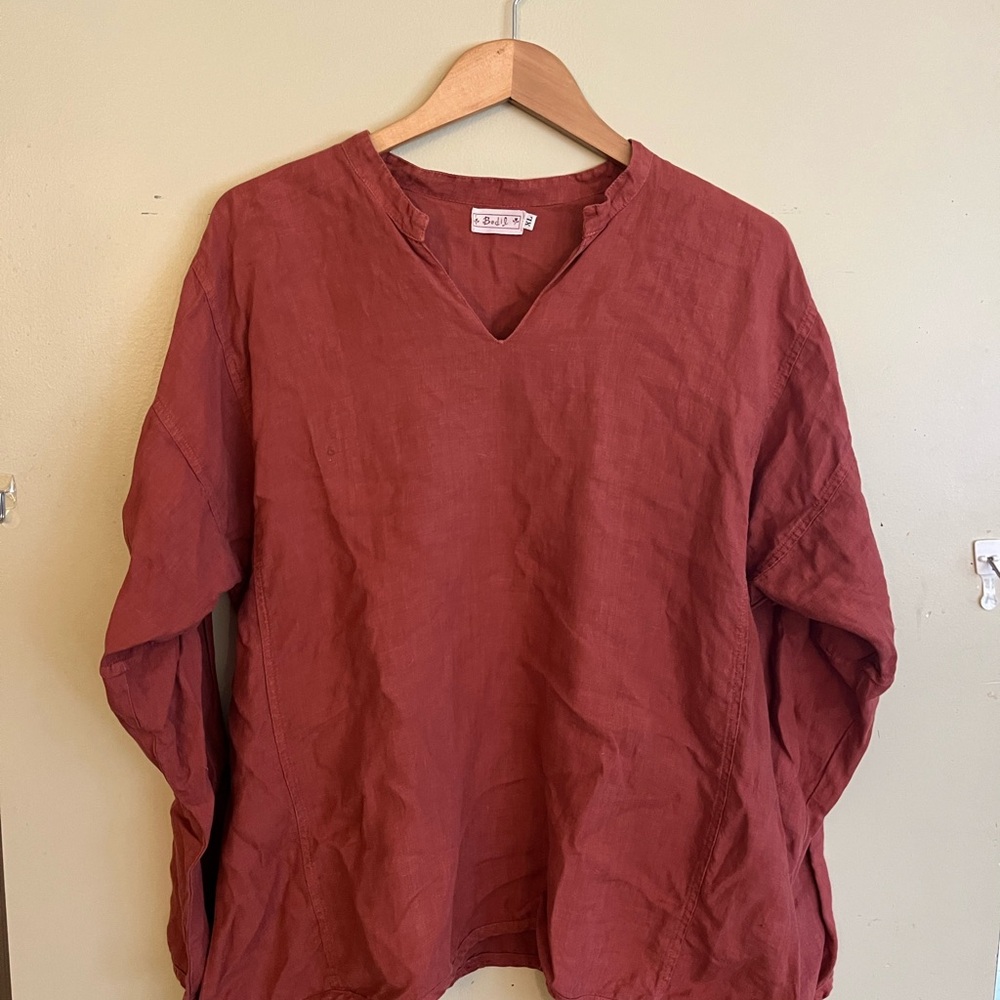Bodil Rust V-Neck Linen Top Lagenlook
